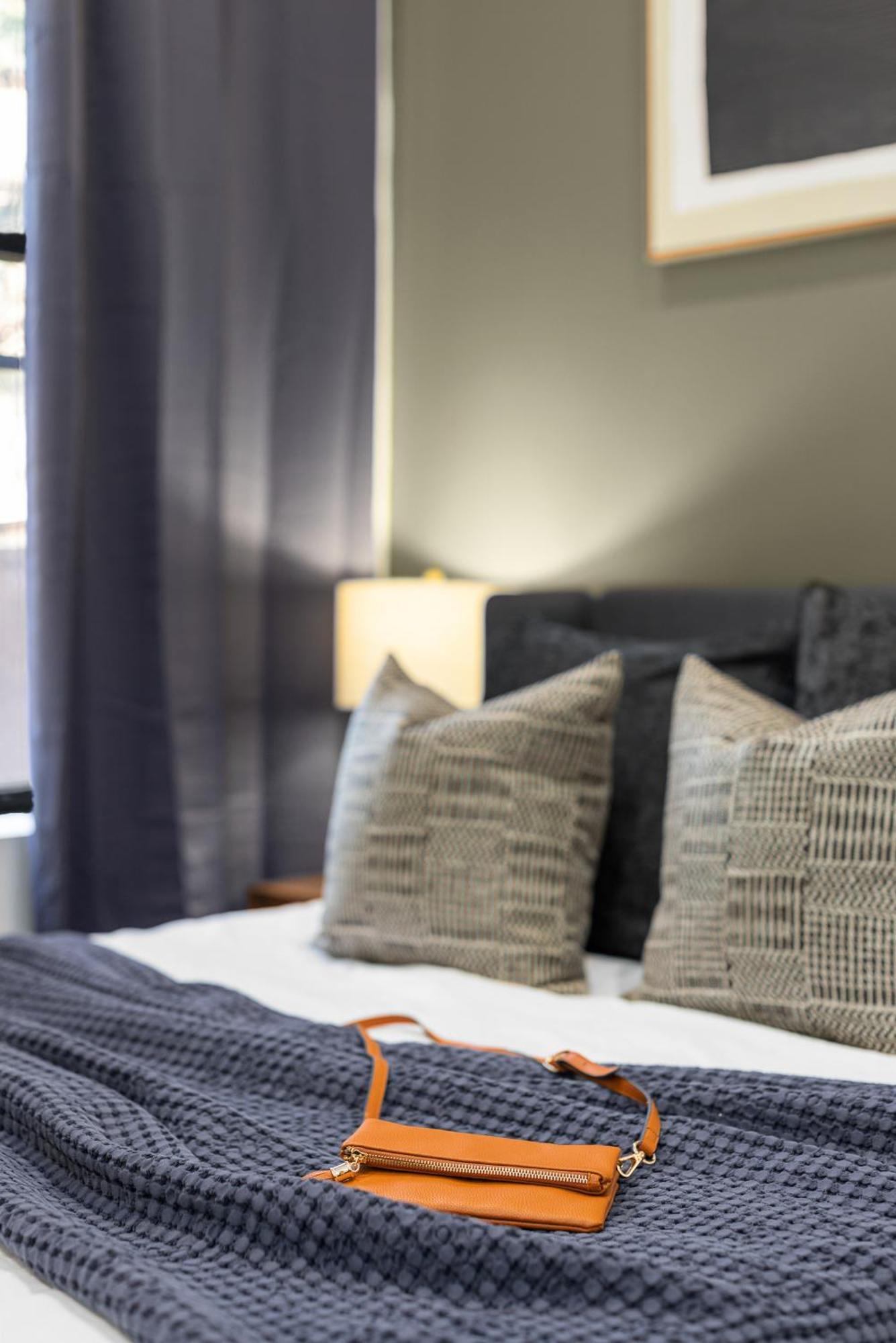 Stylish 3br Designer In Harlem With Parking Appartement New York